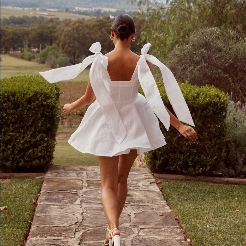DISSH AISLE WHITE LINEN BOW MINI